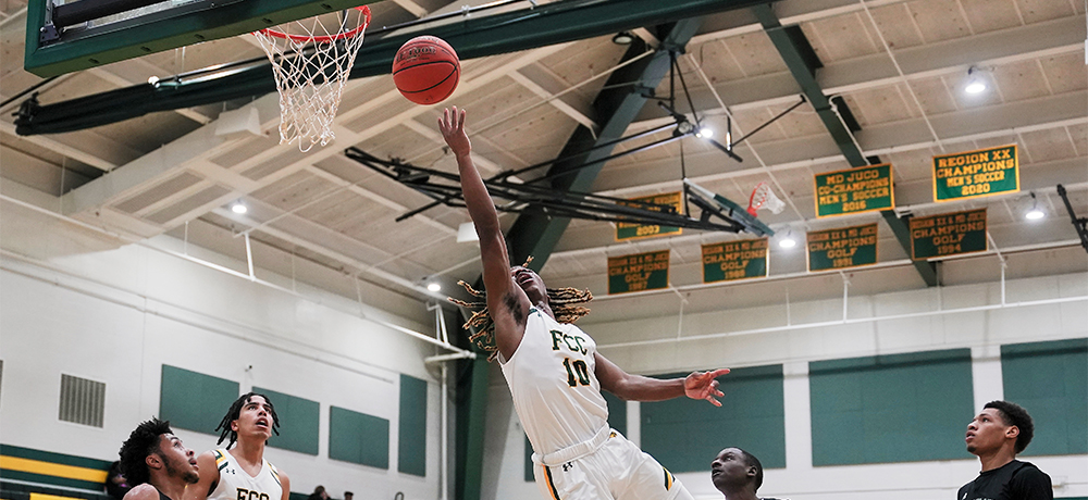 Cougars Beat Black Bears 89-68